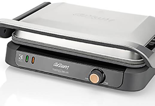 Ein Kontaktgrill mit grauem Gehäuse und einem Drehknopf vorne. Ideal zum Grillen von Sandwiches oder Fleisch.