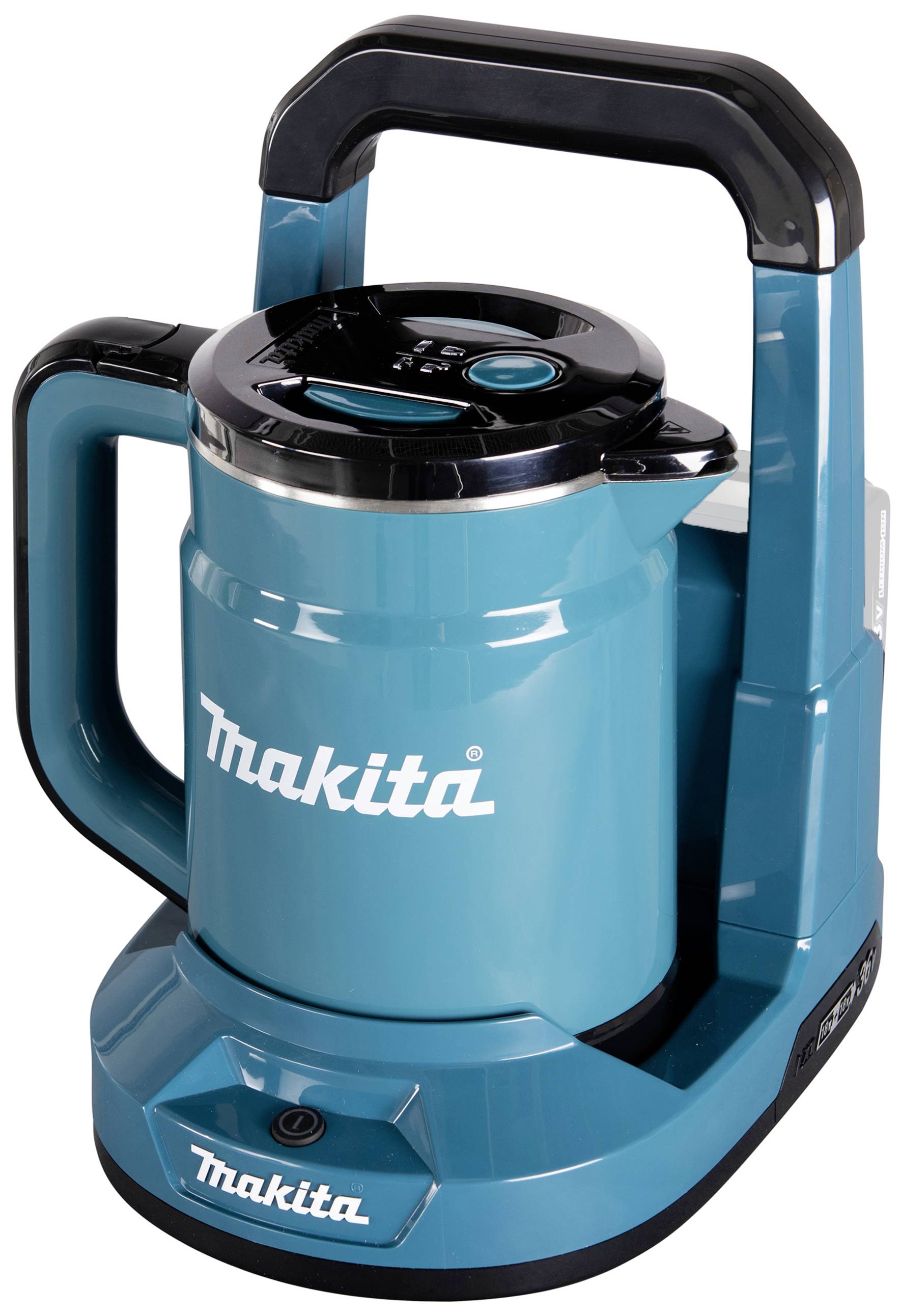 Ein blauer kabelloser Wasserkocher der Marke Makita, mit einem großen Griff und einem Deckelknopf, steht auf einer weißen Oberfläche.