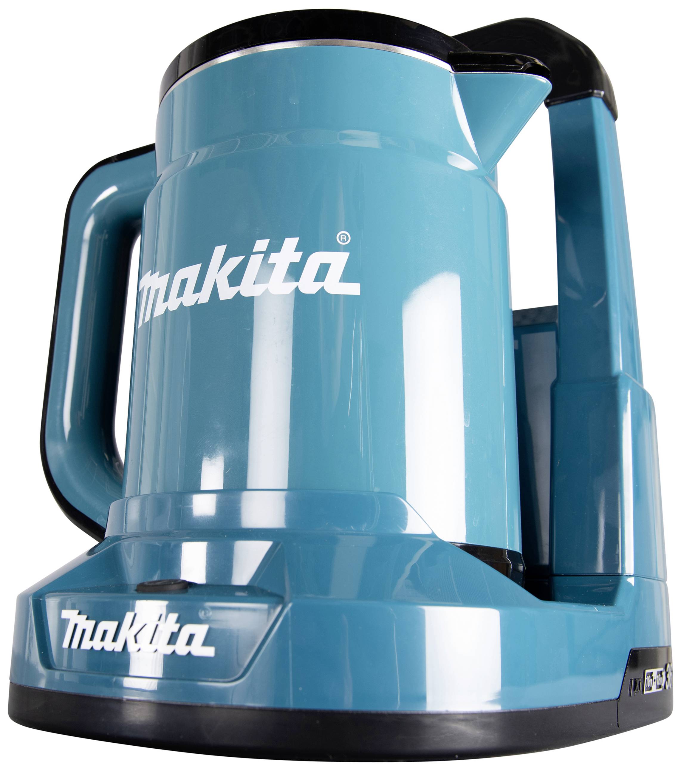 Ein blauer Wasserkocher der Marke Makita. Er hat einen Griff und einen Deckel.