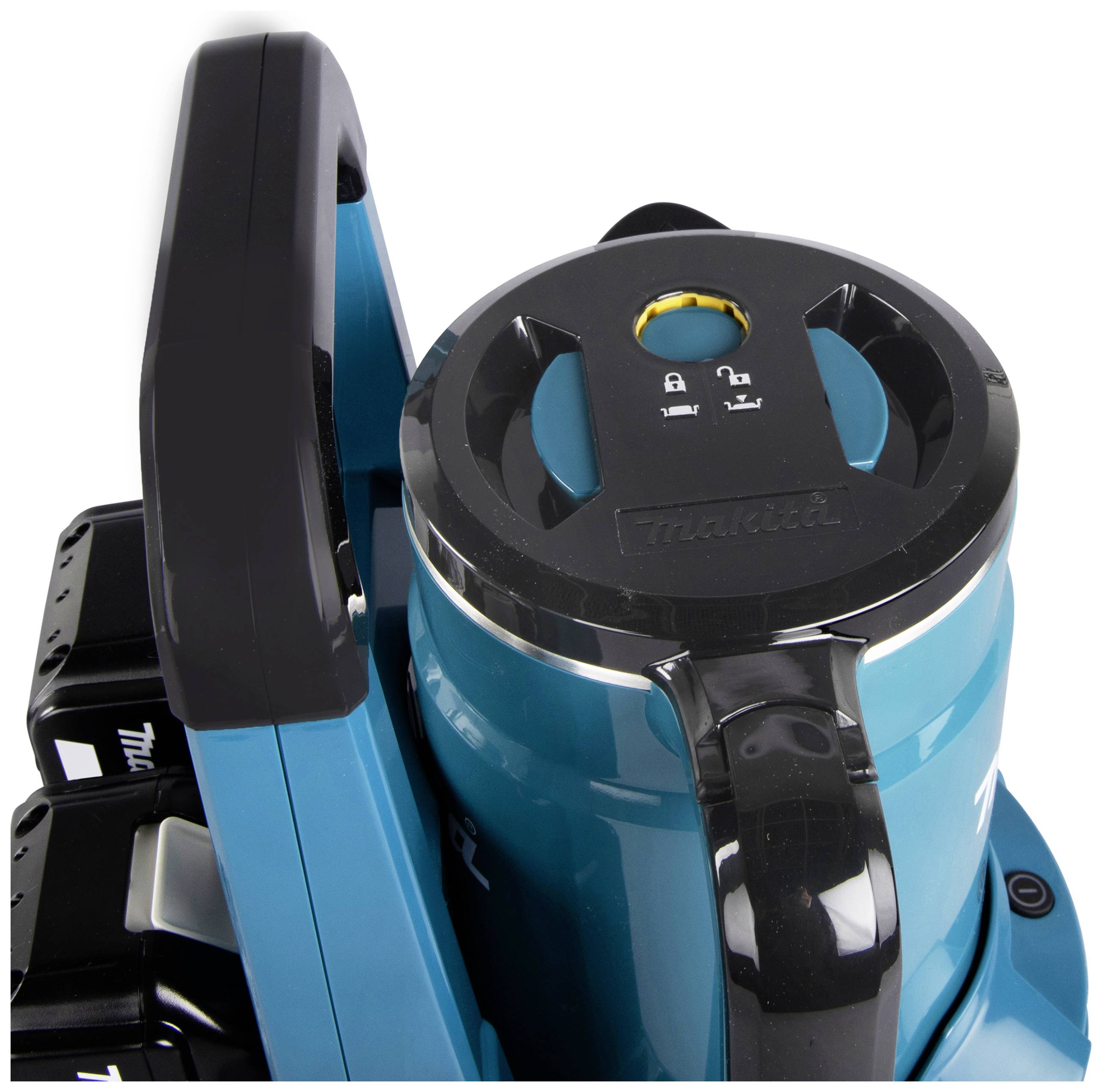 Ein blauer Wasserkocher mit schwarzem Griff und Bedienfeld. Zeigt Symbole für offene und geschlossene Entriegelung. Batteriefächer sichtbar.