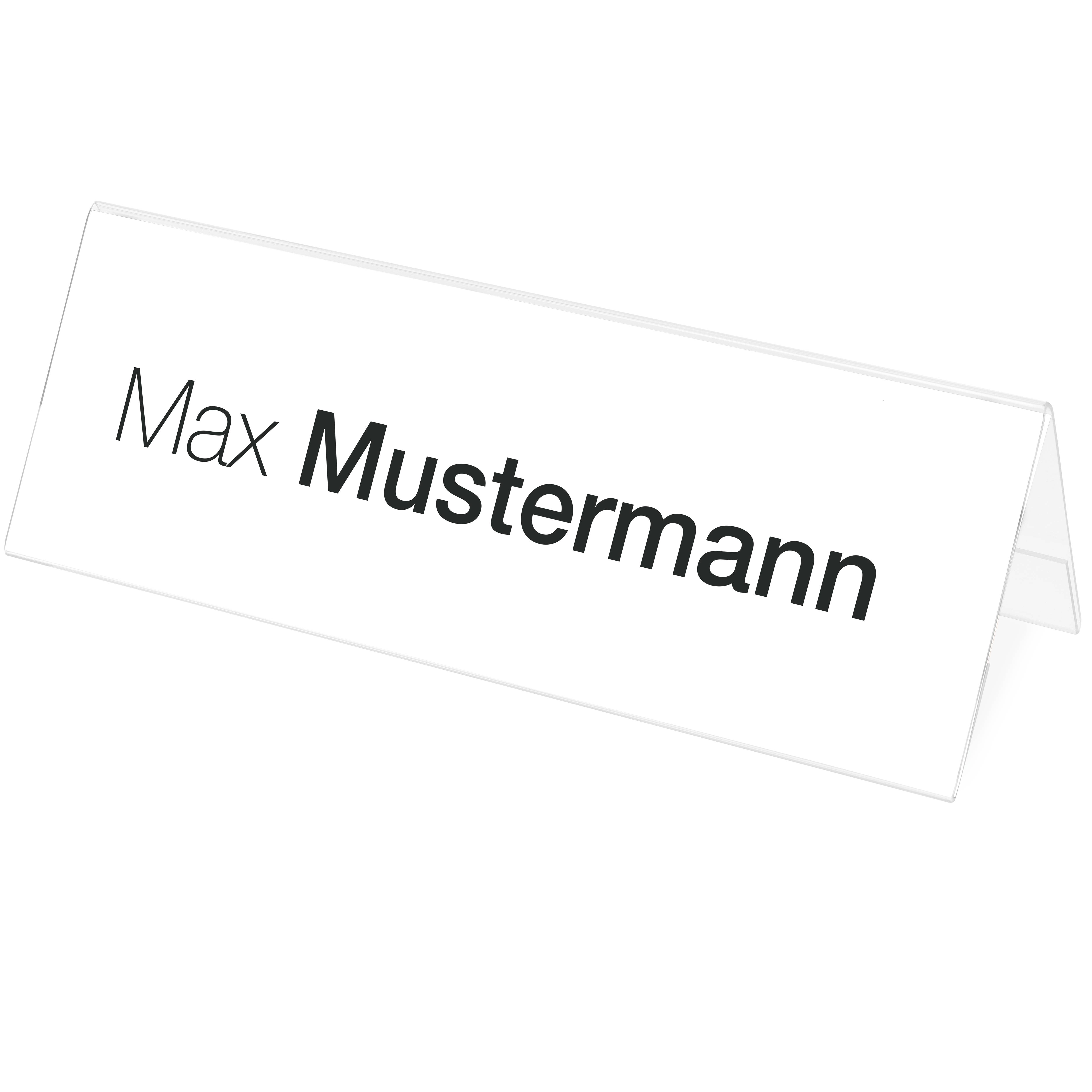 Namensschild mit der Aufschrift 'Max Mustermann', schwarzer Text auf weißem Hintergrund.