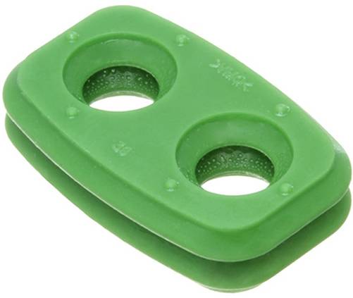 Ein grüner Gummi-Geflügelrupfer-Finger mit zwei kreisförmigen Öffnungen, der in Maschinen zum Entfernen von Federn von Vögeln verwendet wird.