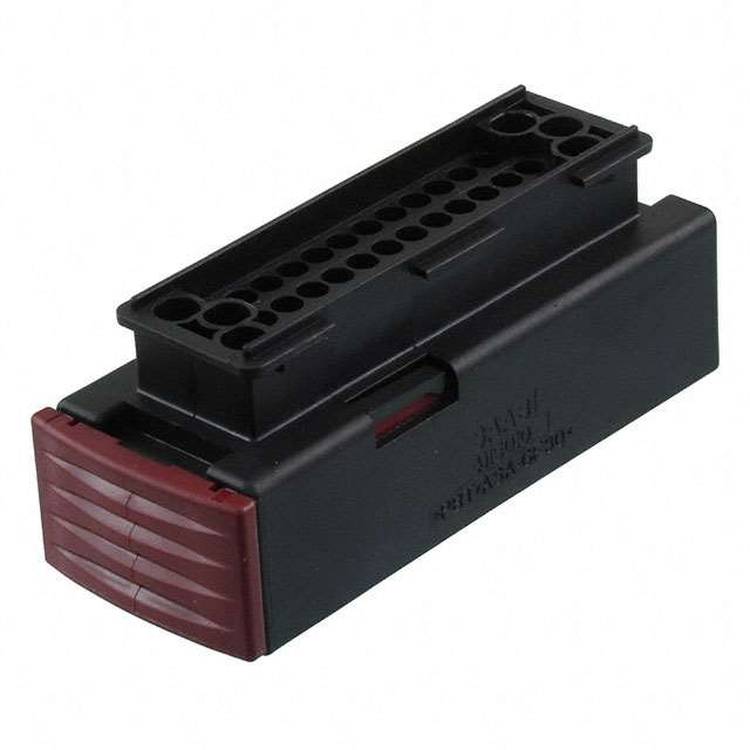 Rechteckiger elektronischer Steckverbinder, schwarz und rot, mit mehreren Buchsenkontakten.