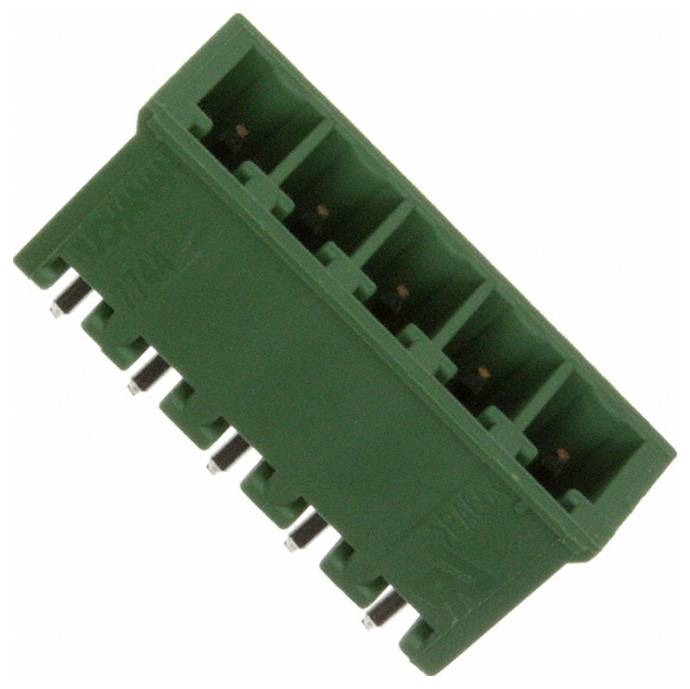 Ein grüner Elektrostecker mit sechs Schlitzen und Metallkontakten zum Anschließen von Drähten, verwendet in elektronischen Geräten für die Konnektivität.