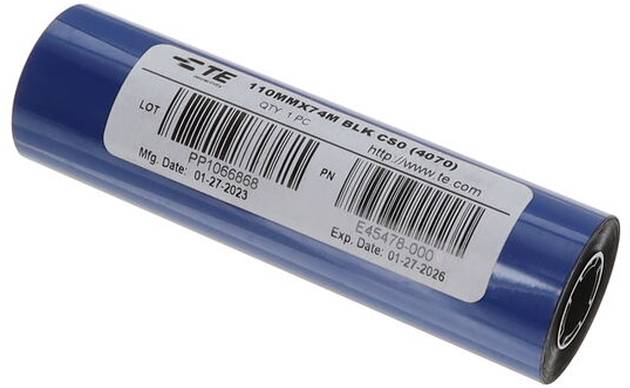 Ein blaues zylindrisches Produkt mit der Bezeichnung '110MMX74M BLK CSO (4070)', mit Barcode und Herstellungsdetails, hergestellt am 27.01.2023.