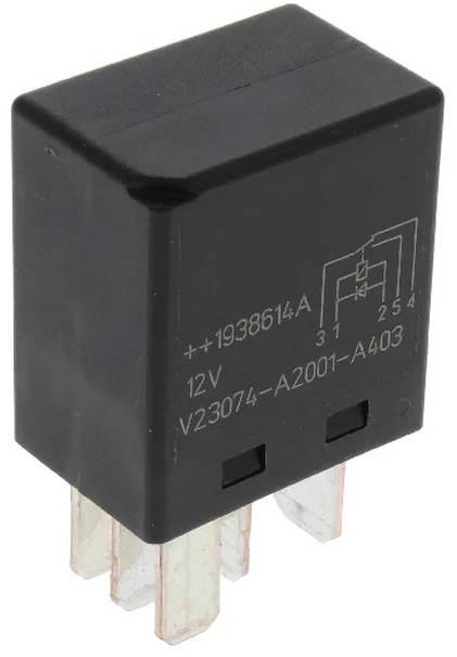 Ein schwarzer elektrischer Relais-Würfel mit vier Metallstiften, gekennzeichnet mit „12V