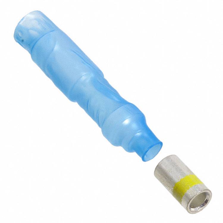 Ein blauer isolierter Crimpanschluss mit einer daneben liegenden abgelösten Metallhülse, verwendet zum Verbinden von Elektrokabeln.