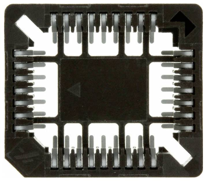 Ein schwarzer Mikrochip-Adapter mit weißen Pfeilen, die Orientierungshilfen in den Ecken anzeigen, wird zum Ausrichten der Chipplatzierung verwendet.