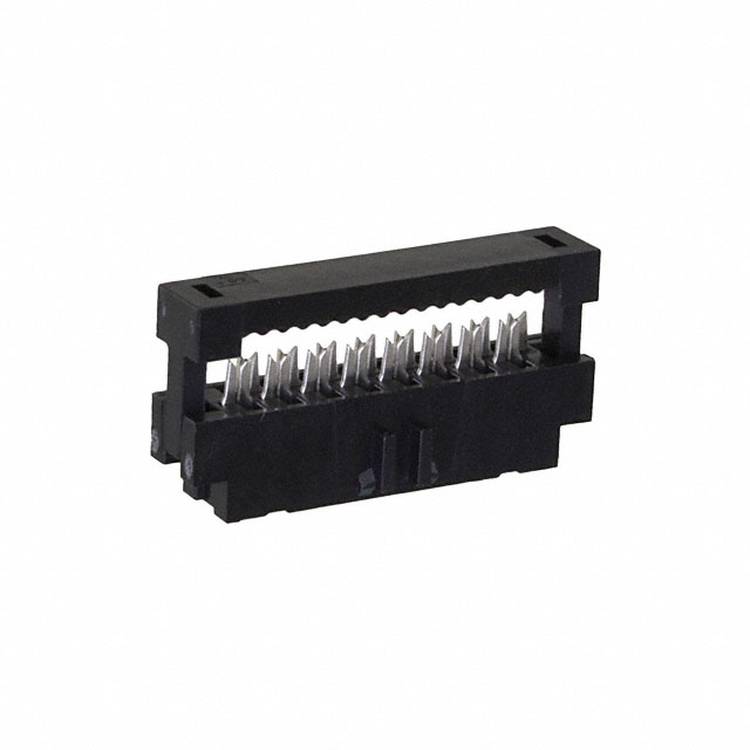 Ein schwarzer rechteckiger elektronischer Stecker mit mehreren silbernen Metallstiften im Inneren, der zum Verbinden von Komponenten auf einer Leiterplatte verwendet wird.