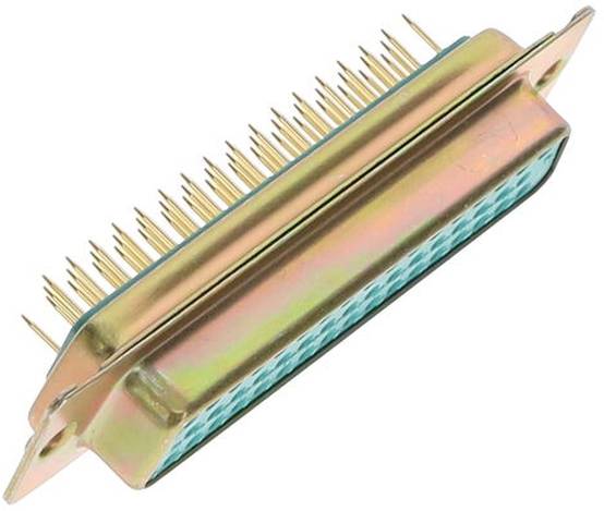 Eine Nahaufnahme eines metallischen elektronischen Steckers mit mehreren goldenen Stiften und einer rechteckigen blaugrünen Basis, die für elektrische Verbindungen verwendet wird.