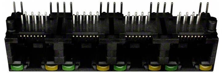 Ein Mehrport-Ethernet-Anschlussblock mit vier Anschlüssen, schwarzem Gehäuse und grünen und gelben Indikatoren unten.