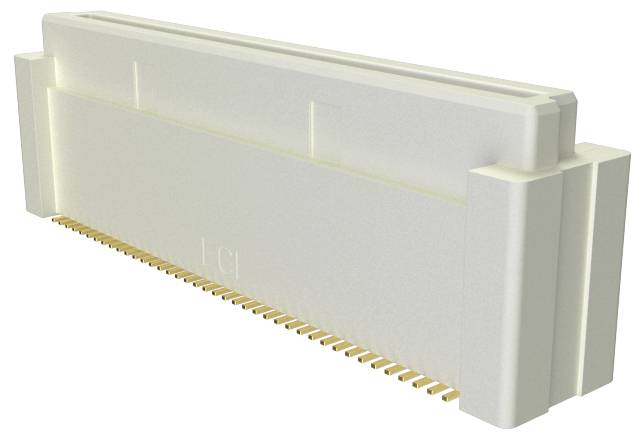 Ein weißer elektronischer Stecker mit mehreren vergoldeten Kontaktstiften, entwickelt für Leiterplatteanwendungen, Schrägansicht.