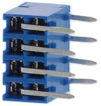 Ein blauer Stapel von vier elektronischen Steckern mit Metallstiften, die sich horizontal für elektrische Verbindungen erstrecken.