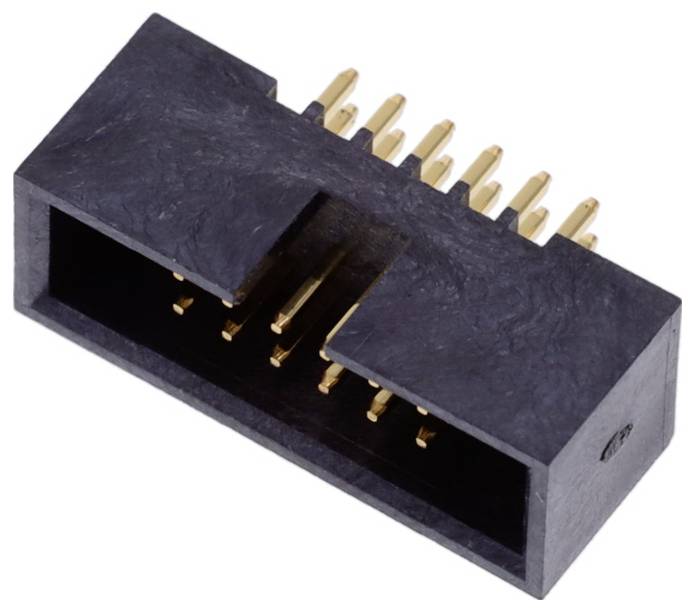 Ein schwarzer rechteckiger elektronischer Stecker mit mehreren Goldstiften, die sich von einer Seite erstrecken, wird zum Verbinden von Schaltkreiskomponenten verwendet.