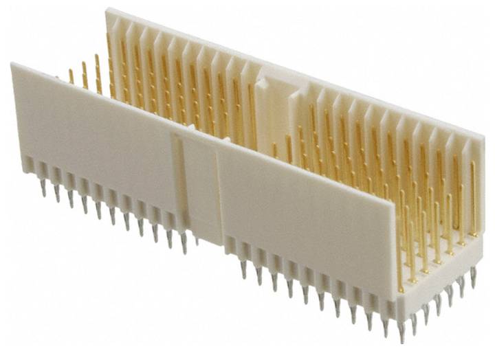 Ein weißer und goldener Elektrostecker mit mehreren Pins, der zum Verbinden von Leiterplatten verwendet wird, schräg auf einem einfachen Hintergrund dargestellt.