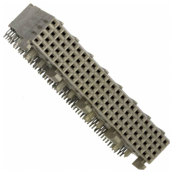 Ein Metallstecker für Elektroverbindungen mit mehreren in einer Reihe angeordneten Kontakten, von einem Winkel aus betrachtet, wird zum Verbinden von elektronischen Komponenten verwendet.