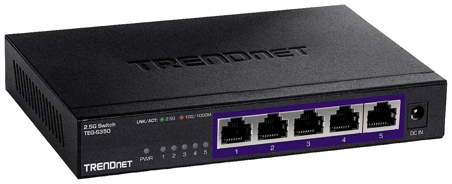 Ein schwarzer Netzwerk-Switch von TRENDnet mit fünf Ethernet-Ports, LEDs zur Statusanzeige und Stromanschluss auf der rechten Seite.