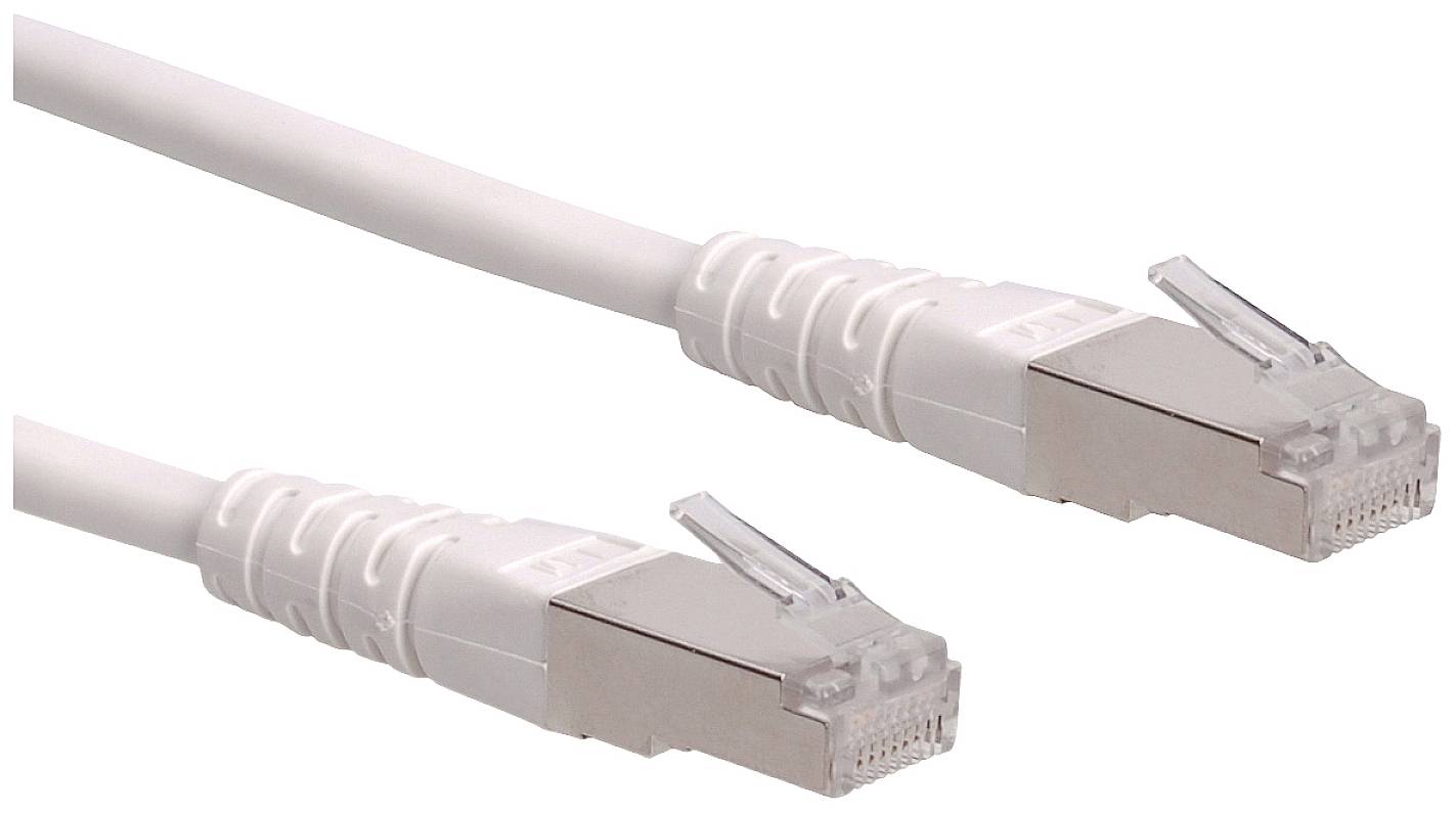 Zwei weiße Ethernet-Kabel mit RJ45-Steckern an einem weißen Hintergrund. Geeignet für Netzwerk- oder Internetverbindungen.