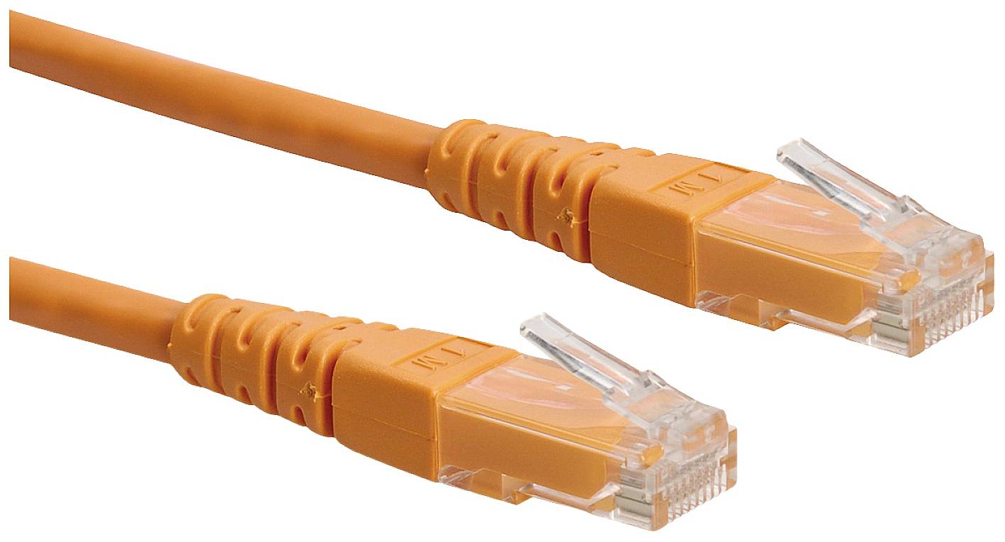 Ein orangefarbenes Ethernet-Kabel mit zwei RJ45-Steckern, typisch für Netzwerkverbindungen.