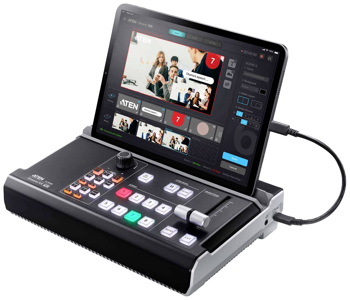 Ein Mischpult mit angeschlossenem Tablet zeigt eine Videoproduktionssoftware mit mehreren Bedienfeldern und Vorschaubildern auf dem Bildschirm.