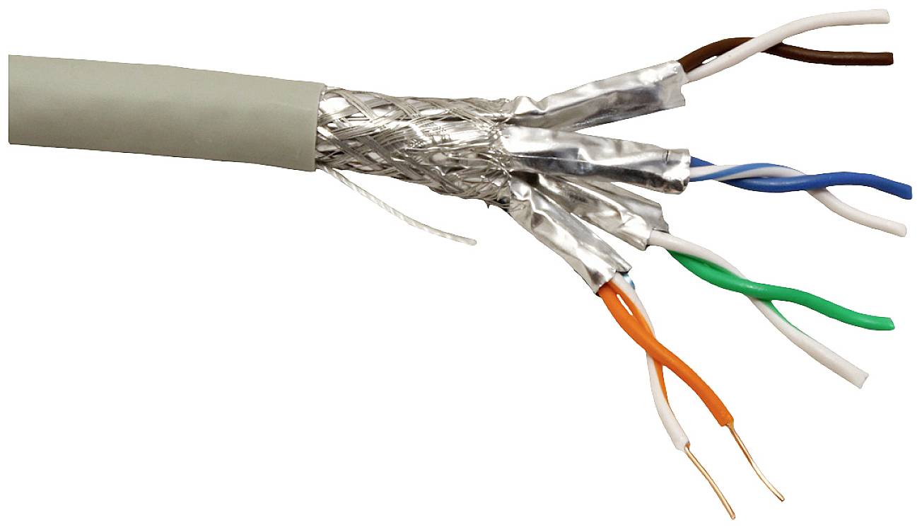 Ein offenes Kabel zeigt acht farbige Adern, die mit Metallfolie umwickelt sind.