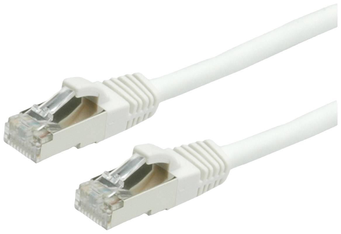 Zwei weiße Netzwerkkabel mit RJ45-Steckern auf weißem Hintergrund. Diese Kabel werden häufig für Internetverbindungen verwendet.