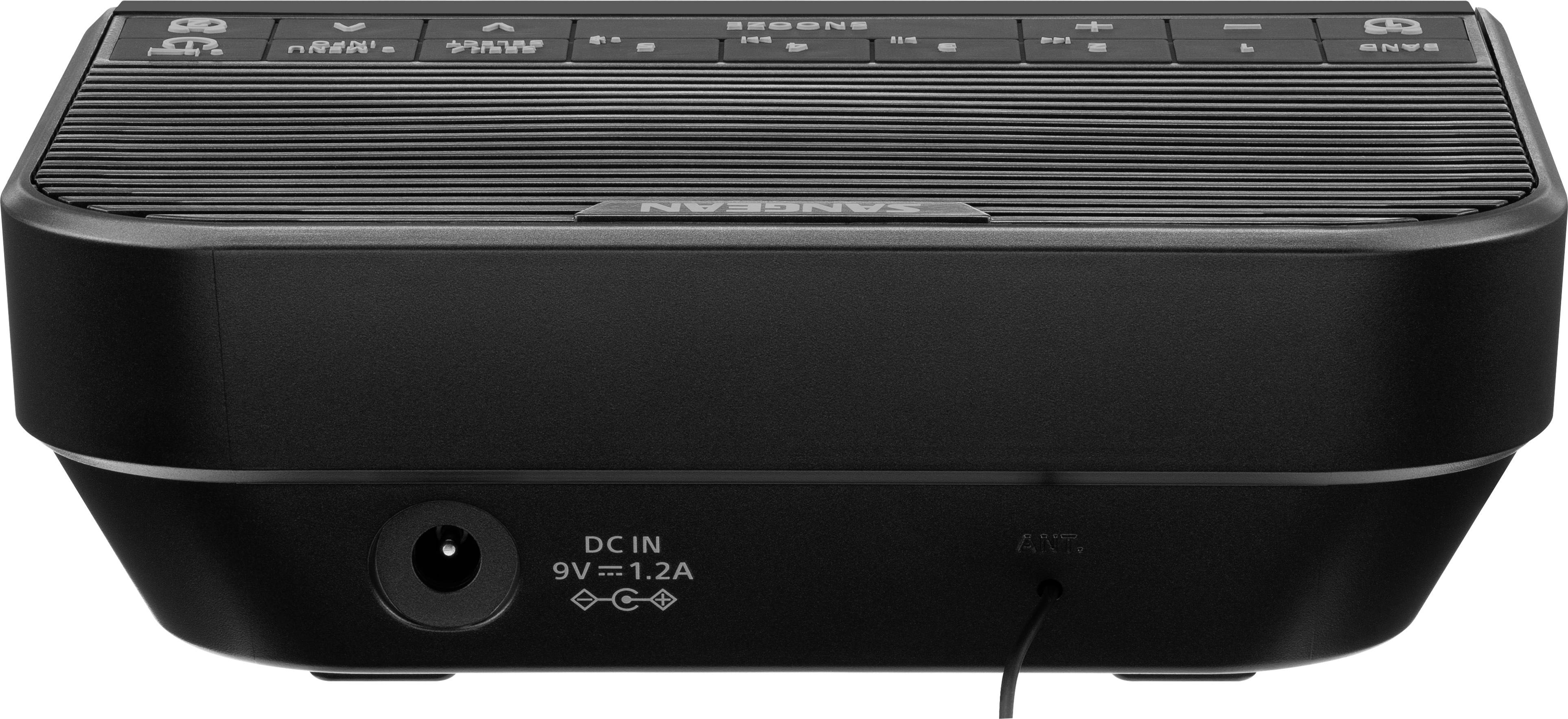 Radio mit Bedientasten auf der Oberseite und Stromanschluss auf der Rückseite. Herstellername auf der Vorderseite sichtbar.