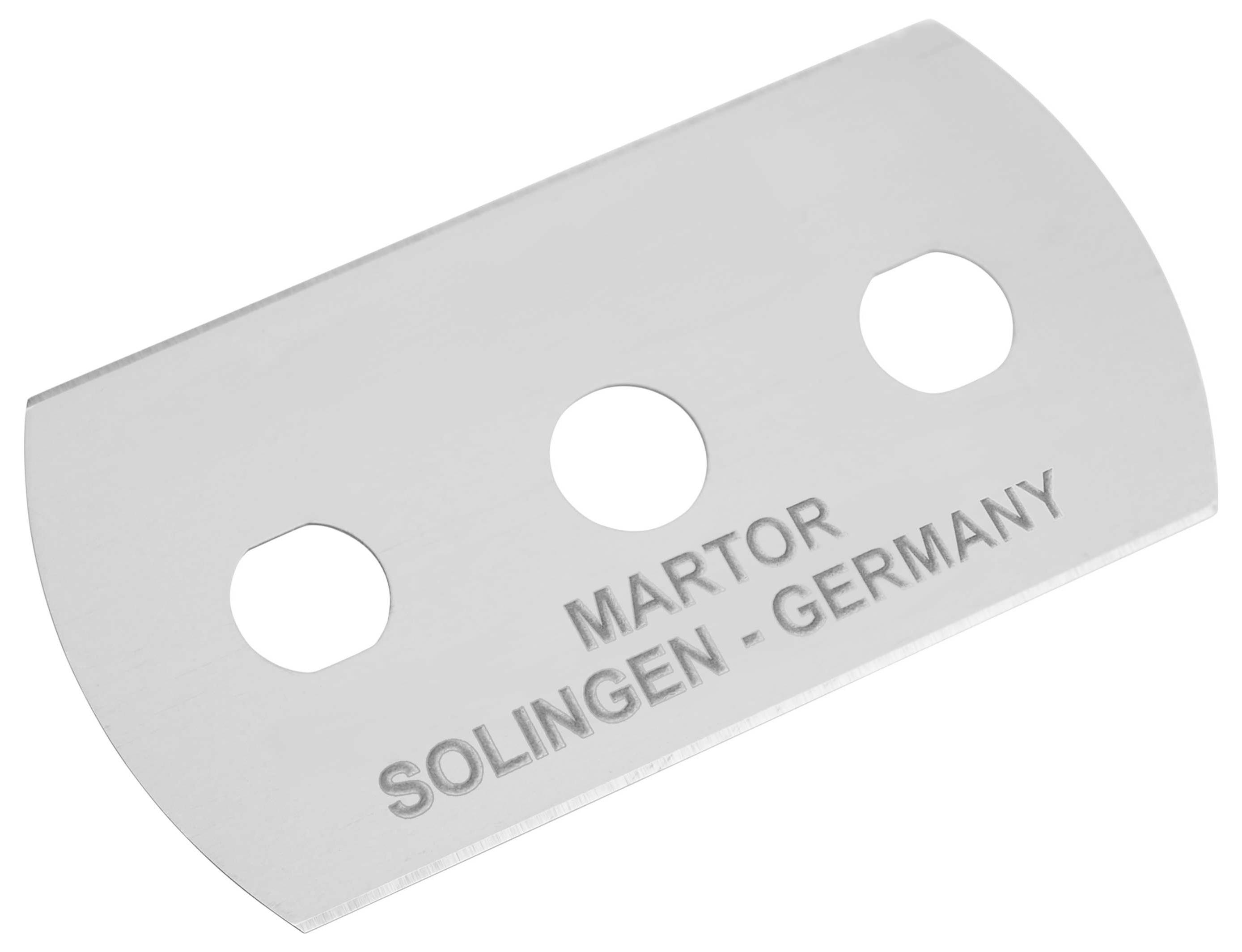 Ein Rasierklingenmesser mit drei Löchern, geprägt mit 'MARTOR SOLINGEN - GERMANY'.
