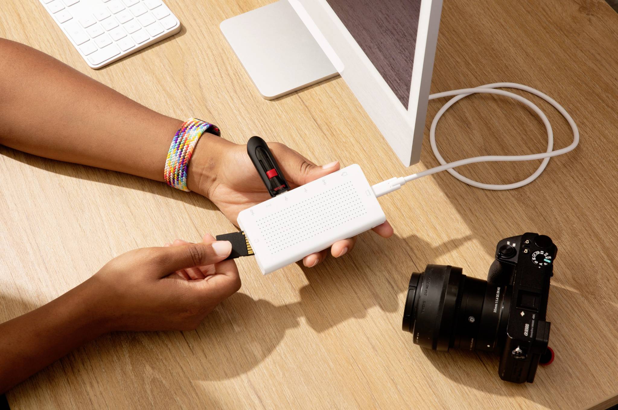 Twelve South StayGo USB-C Hub, weiß 12-2115 USB-C® Dockingstation Passend für Marke Dockingstations: Apple MacBook integrierter Kartenleser