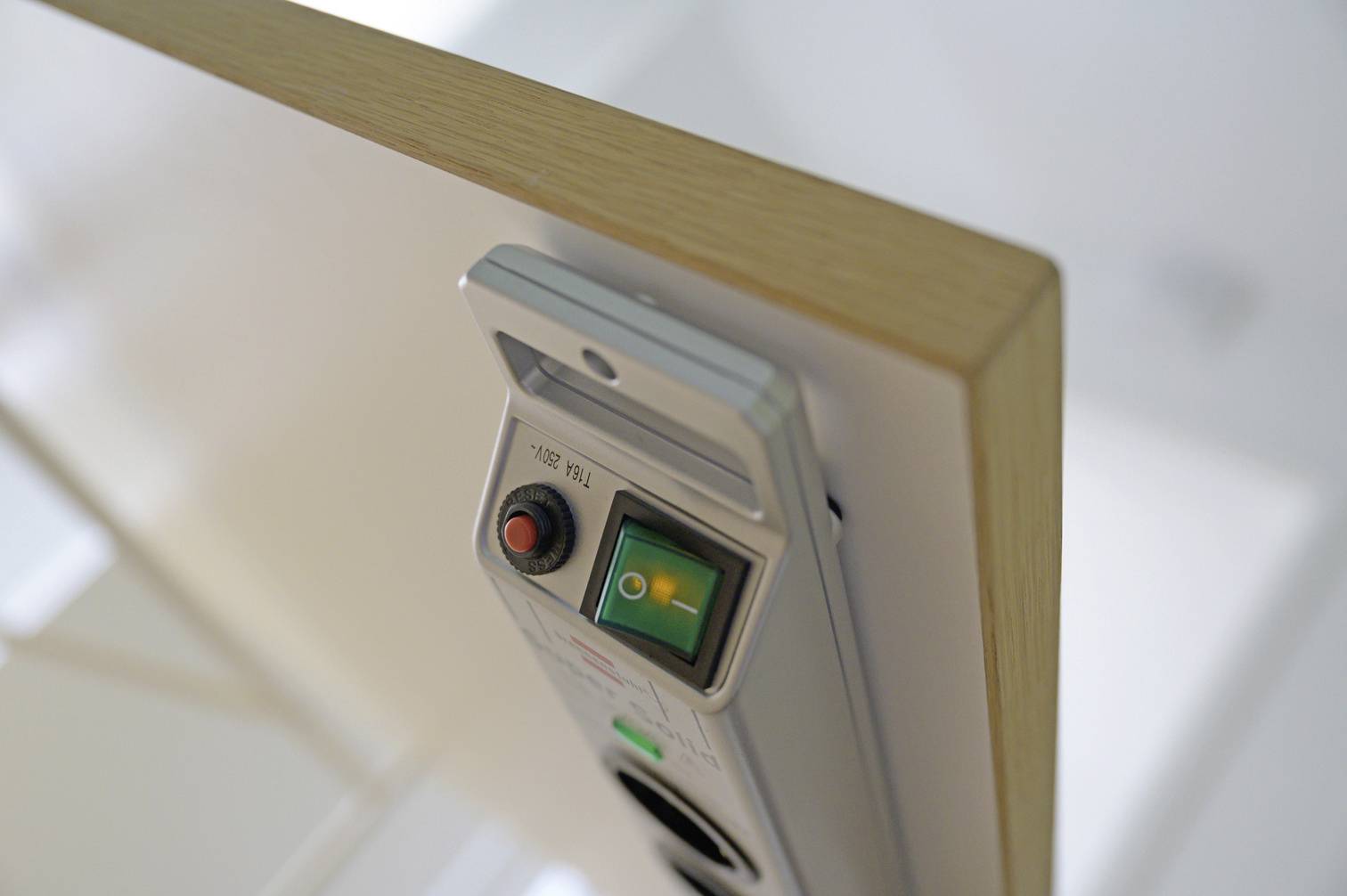 Brennenstuhl 1153340318 Überspannungsschutz-Steckdosenleiste Silber Schutzkontakt 1St.