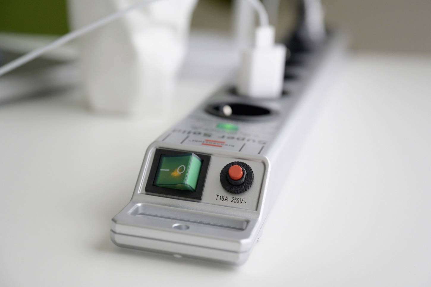 Brennenstuhl 1153340318 Überspannungsschutz-Steckdosenleiste Silber Schutzkontakt 1 St.