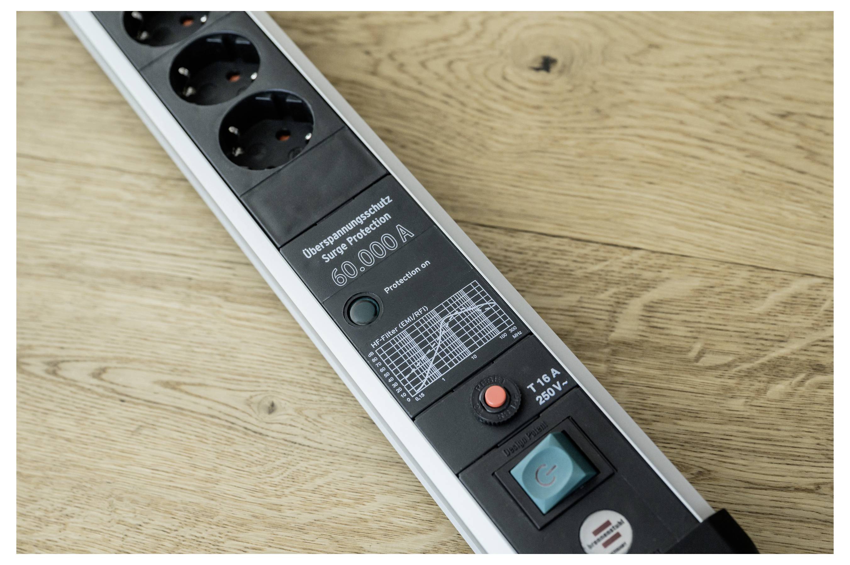 Brennenstuhl 1391010400 Überspannungsschutz-Steckdosenleiste Aluminium (eloxiert), Schwarz Schutzkontakt 1St.