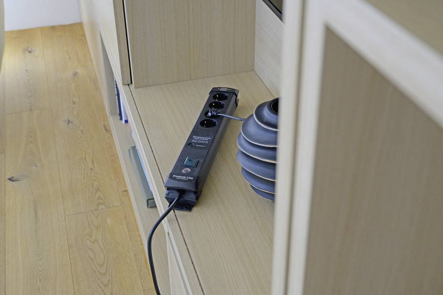 Brennenstuhl 1951140300 Überspannungsschutz-Steckdosenleiste Schwarz Schutzkontakt 1 St.