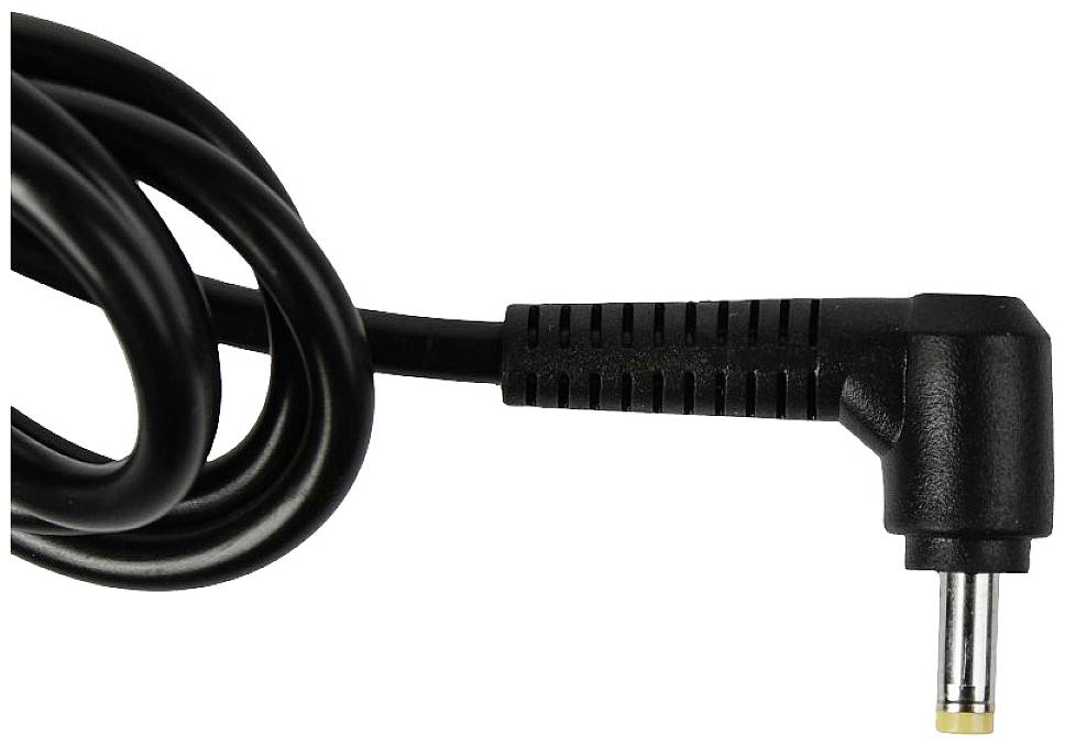 Schwarzes Netzteilkabel mit einem rechtwinkligen Stecker.
