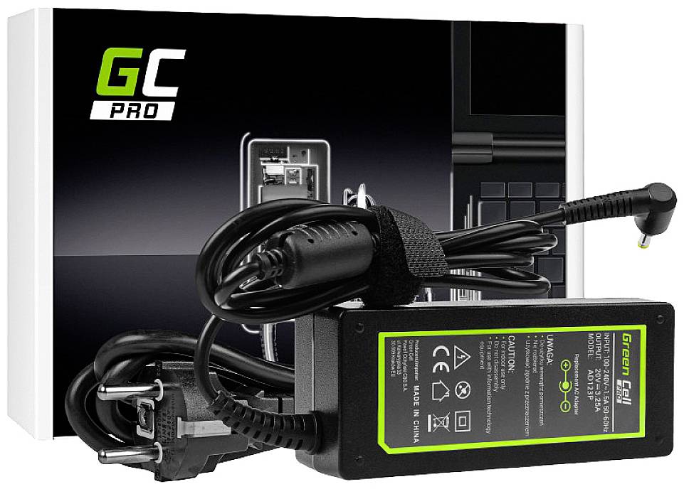 Netzteil mit Kabeln, daneben Originalverpackung mit 'GC PRO'-Logo. Geeignet für Laptops, Angaben zur Spannung und Stromstärke auf Etikett.