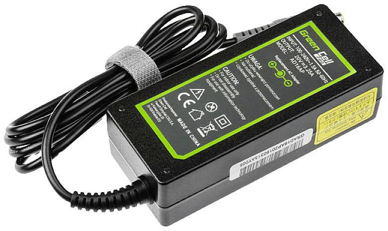 'Green Cell' Netzteil-Ladegerät mit Kabel, CE- und RoHS-Symbolen und zwei Warnhinweisen.