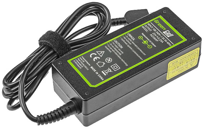 Netzadapter mit Kabel, schwarzes Gehäuse, grüne Beschriftung. Enthält Symbole für Sicherheit, Energieeffizienz und Zertifizierungen.
