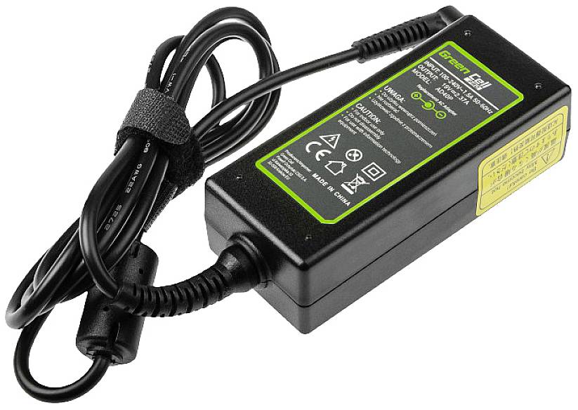 Schwarzes Netzteil für elektronische Geräte mit Kabel. Auf dem Etikett stehen technische Spezifikationen und Sicherheitshinweise.