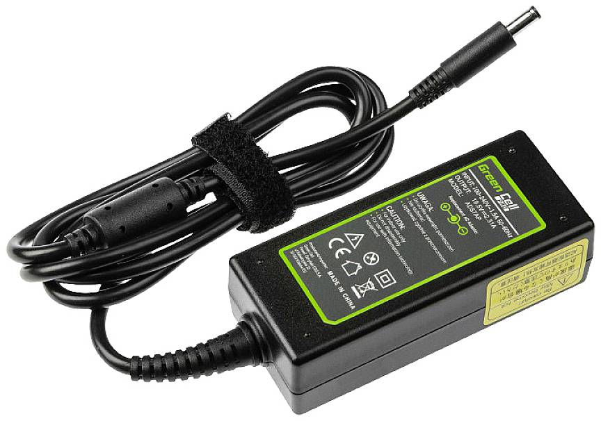 Schwarzes Netzteil mit Kabel, Aufdruck 'Green Cell'; Anschlussstecker rechts.