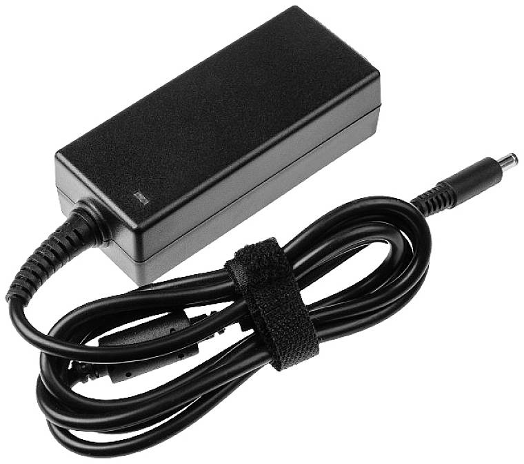 Ein schwarzes Ladegerät mit Netzkabel und Stecker, oft verwendet für Laptops, auf einem weißen Hintergrund.