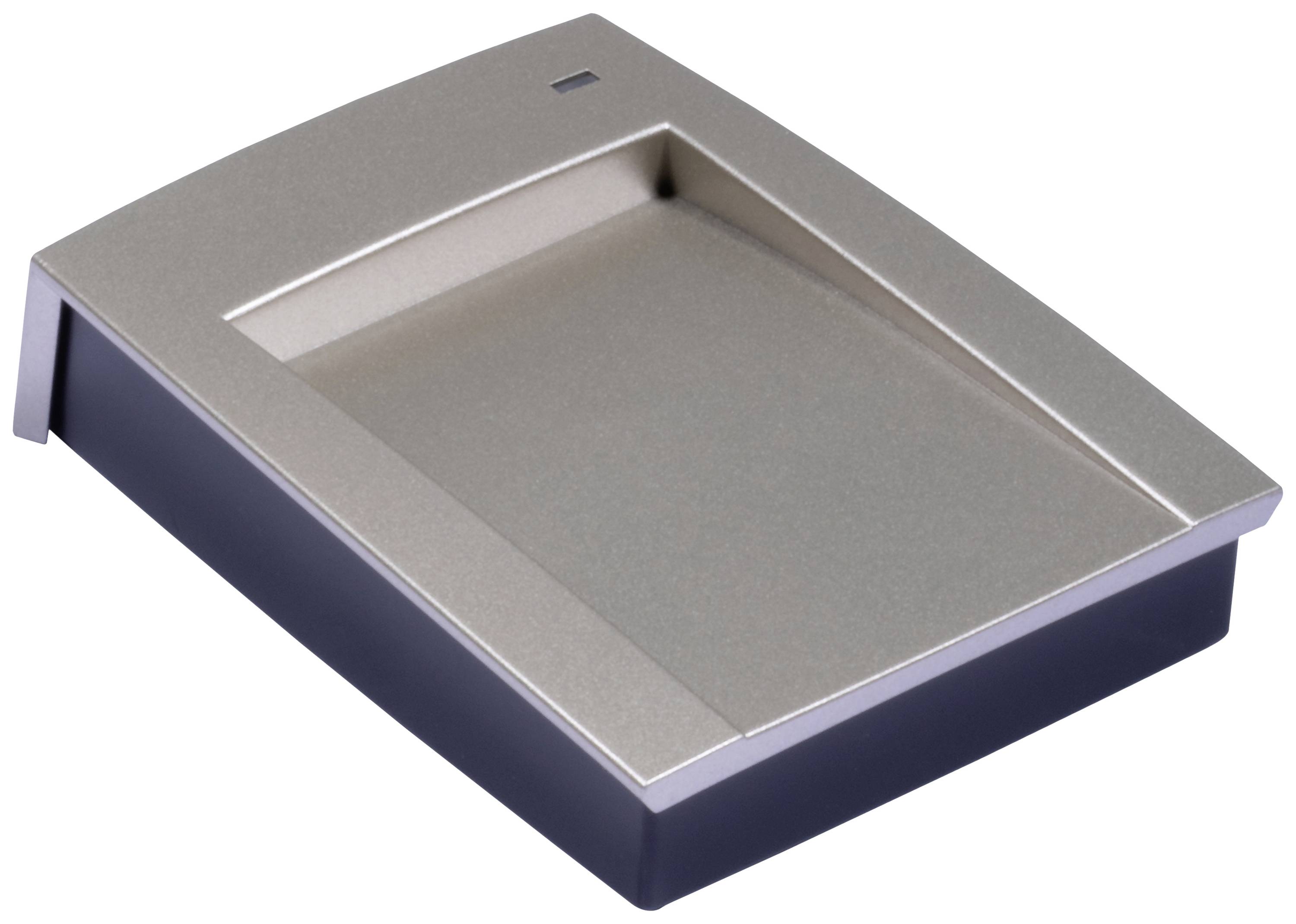 Ein silberner Flachbettscanner mit einer abgeschrägten Oberseite und einem schwarzen Unterteil auf weißem Hintergrund.