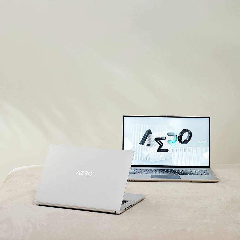 Gigabyte Notebook AERO 17 XE5-73DE738HP 43.9 cm (17.3 Zoll) UHD Intel® Core™ i7 i7-12700H 16 GB RAM 2 TB SSD Nvidia GeForce RTX 3070 Ti Silber