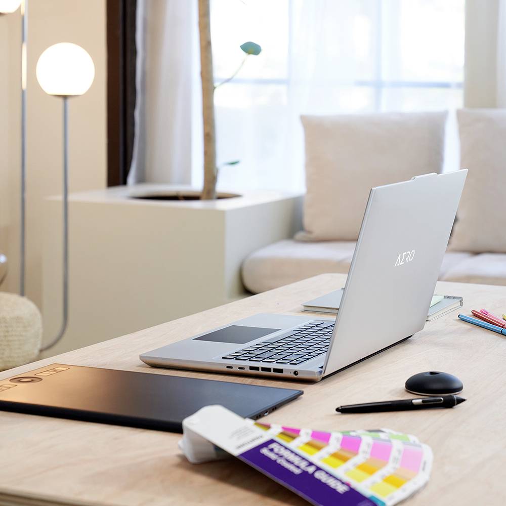 Gigabyte Notebook AERO 17 XE5-73DE738HP 43.9 cm (17.3 Zoll) UHD Intel® Core™ i7 i7-12700H 16 GB RAM 2 TB SSD Nvidia GeForce RTX 3070 Ti Silber