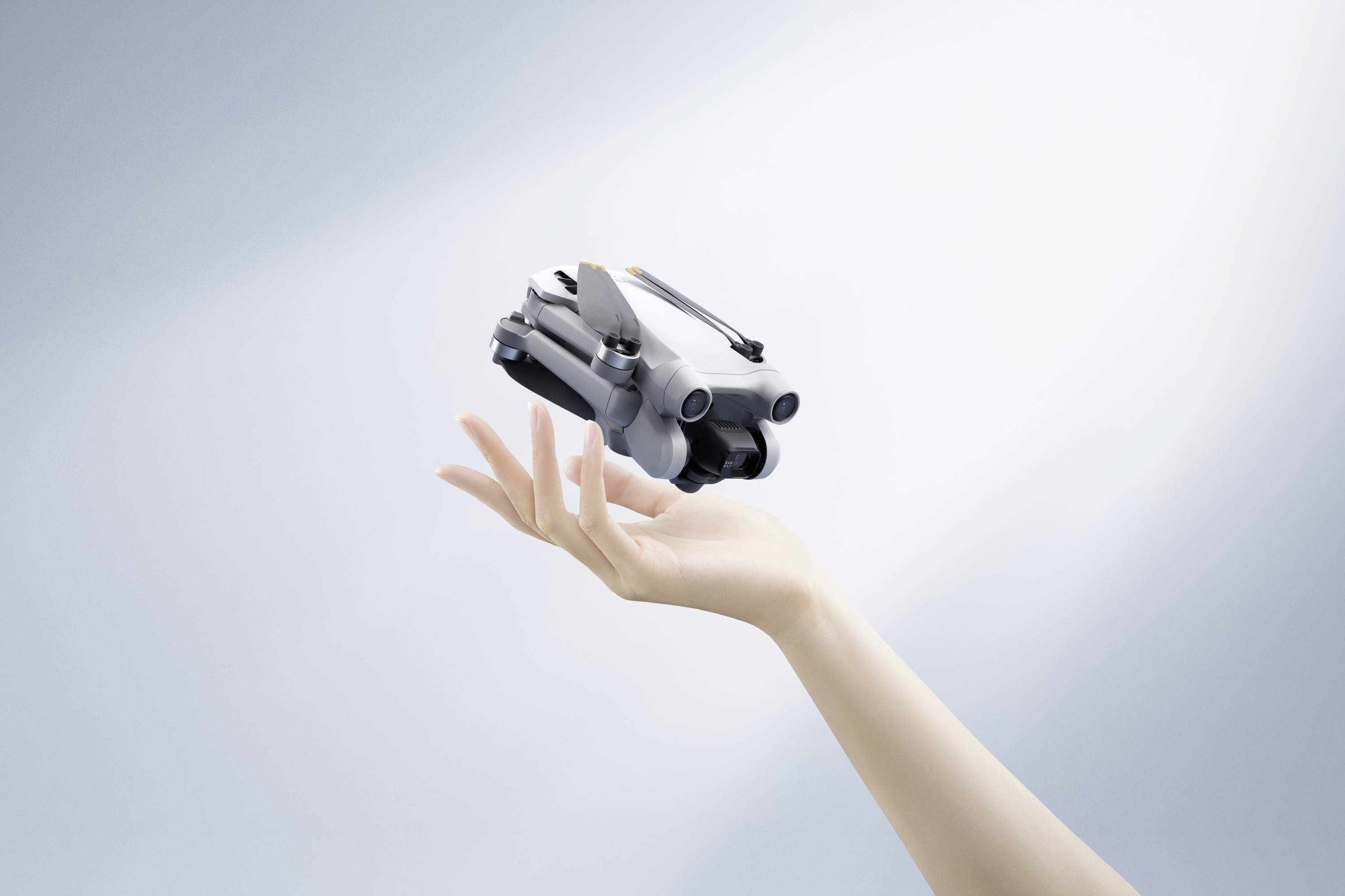 DJI Mini 3 Pro inkl. Smart Controller Quadrocopter RtF Kameraflug Hellgrau