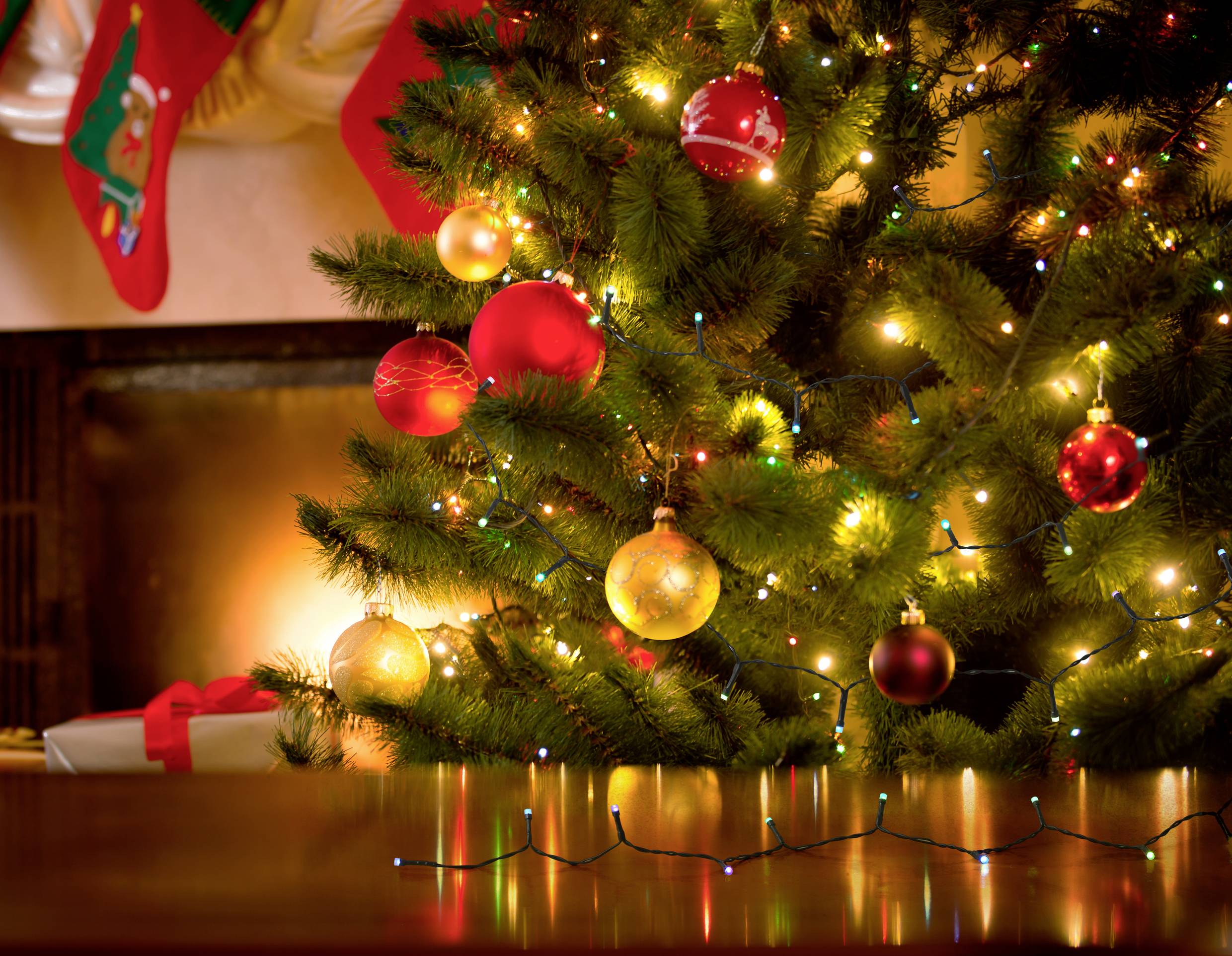 Sygonix SY-5136978 Büschellichterkette mit Appsteuerung Innen/Außen netzbetrieben Anzahl Leuchtmittel 120 LED RGB Beleuchtet