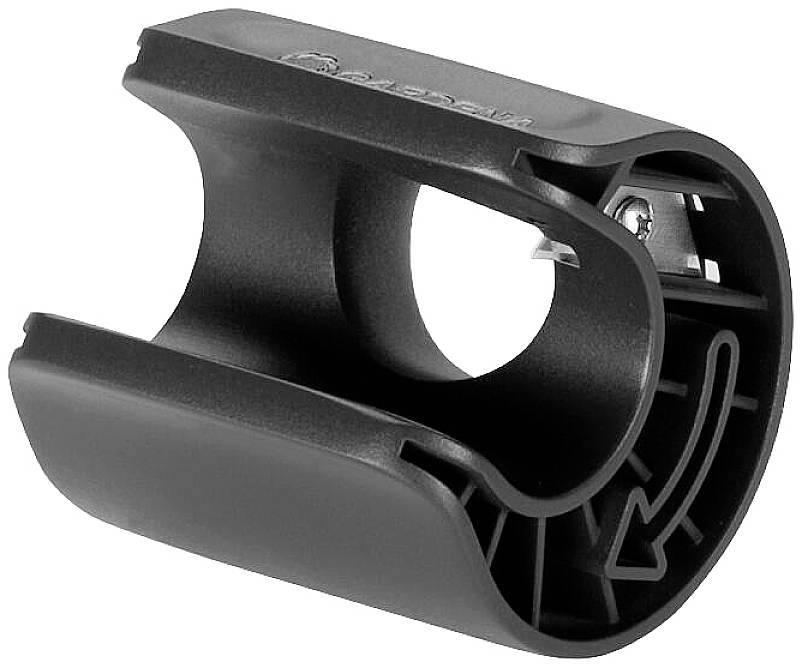 Ein schwarzer Plastik-Bleistiftspitzer mit ergonomischem Griff und einer Öffnung für Stifte.