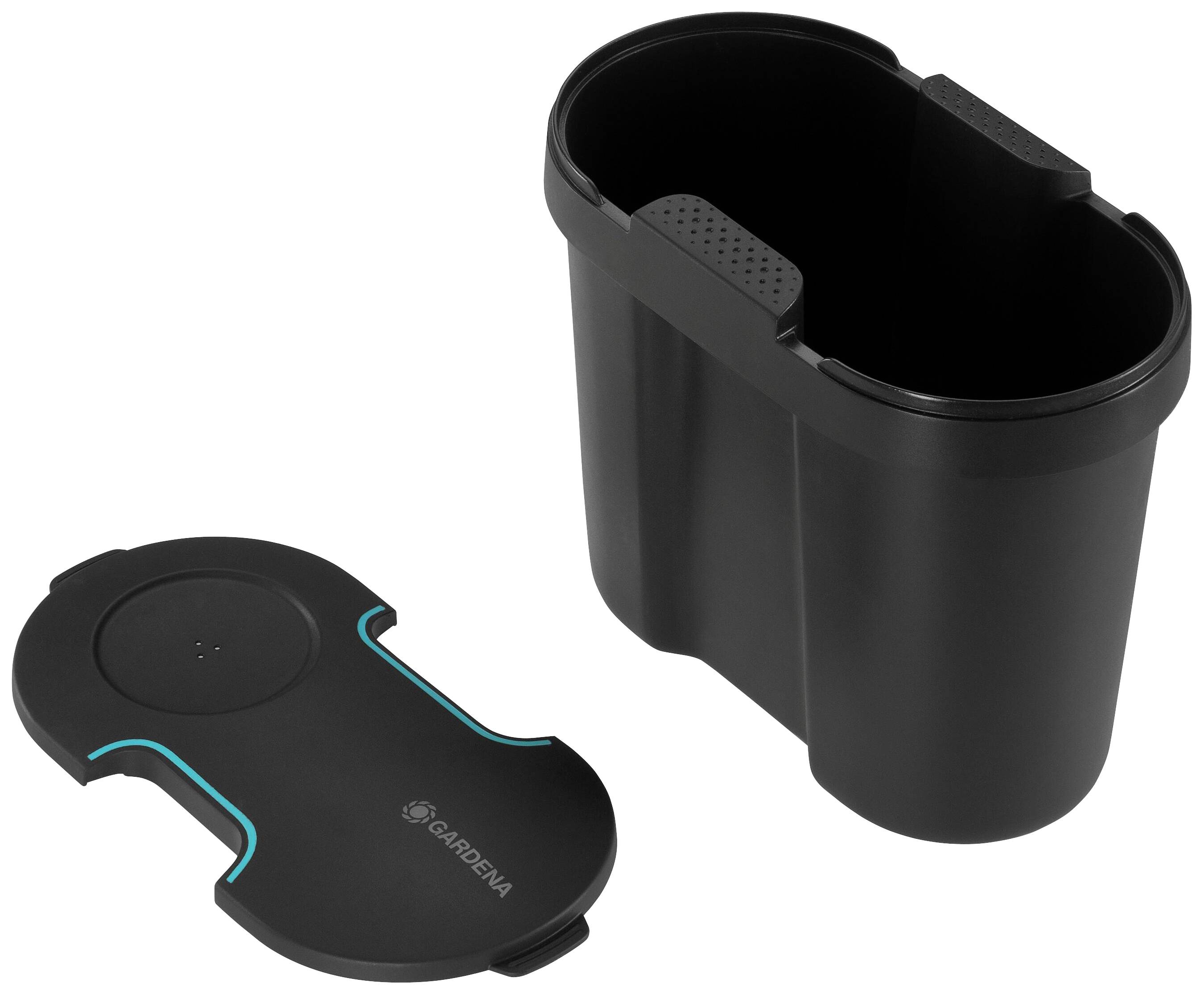 Schwarzer Kunststoffbehälter mit abnehmbarem Deckel. Beide Teile sind oval geformt. Der Behälter hat auf einer Seite eine perforierte Fläche.