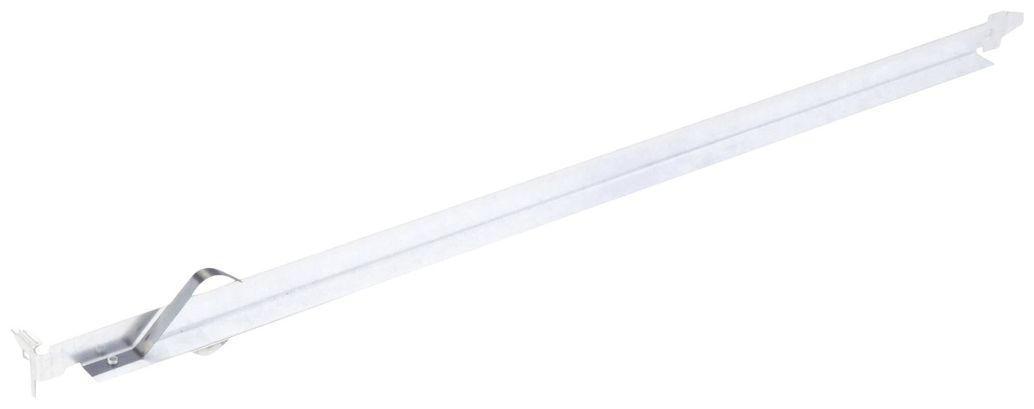 Ein langer, schmaler Metallstab mit einer leicht gebogenen Halterung in der Mitte, möglicherweise ein mechanisches Teil oder Werkzeug.
