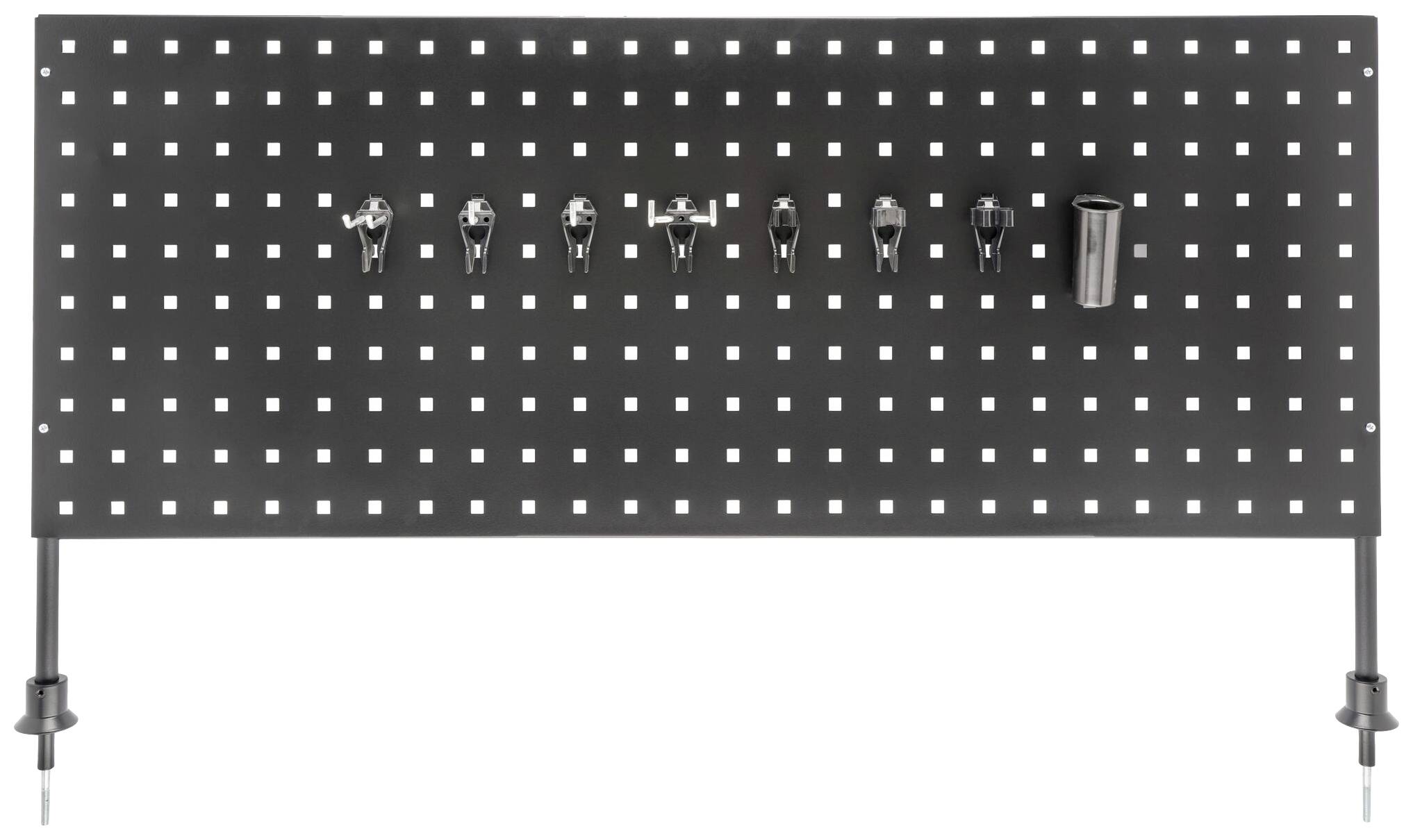 Schwarze Lochwand mit Werkzeughaltern und Haken für die Organisation von Werkzeugen, auf zwei stabilen Metallbeinen montiert.