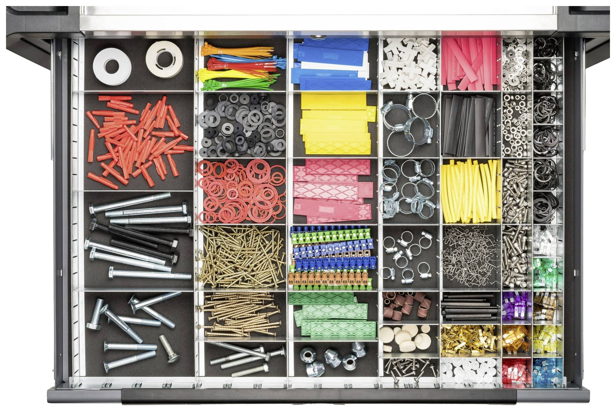 Voll gefüllter Sortimentskasten mit Schrauben, Dübeln, Nägeln, Muttern und anderen Befestigungsmaterialien, farblich sortiert.